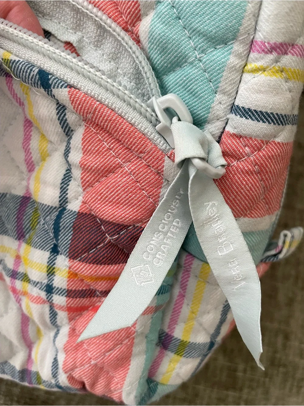 LIKE NEW Vera Bradley Pastel Plaid Large Travel Cosmetic Bag - Pink, Mint, Coral